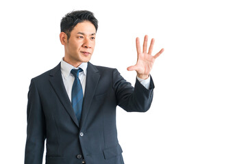 手のひらを拡げるスーツ姿の中年アジア人ビジネスマン
