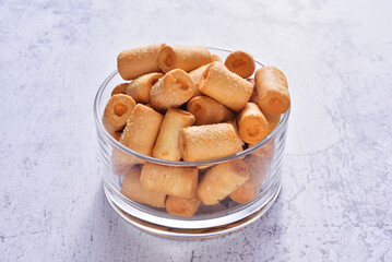 Crispy biscuit rolls with cheese inside in glass bowl 