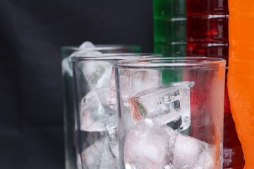 Soft drink and ice in glass