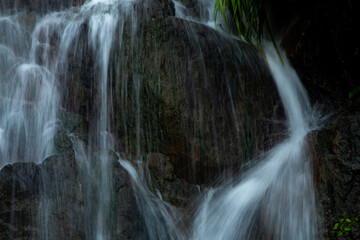 Fototapeta premium 滝。水の流れ。