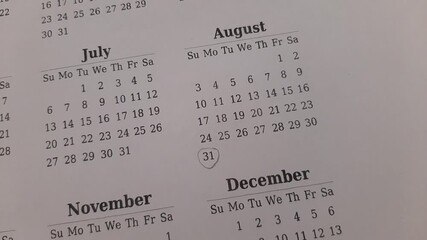 marking August 31 date on the calendar
