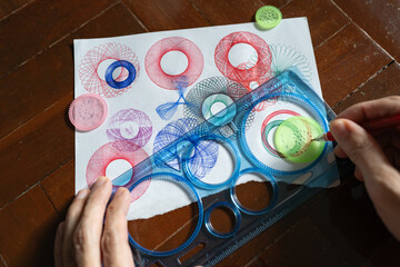 Drawing a Hypotrochoid Figures Using a Spirograph