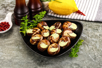 Fresnch escargort with basil butter