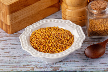 Raw dry aroma flavour mustard seeds