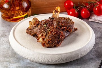 Baked lamb leg with spices