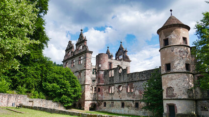 Obraz premium Blick auf das ehemalige königliche Renaissance-Jagdschloss und Treppenturm in der ehemaligen Klosteranlage Hirsau, Calw, Schwarzwald