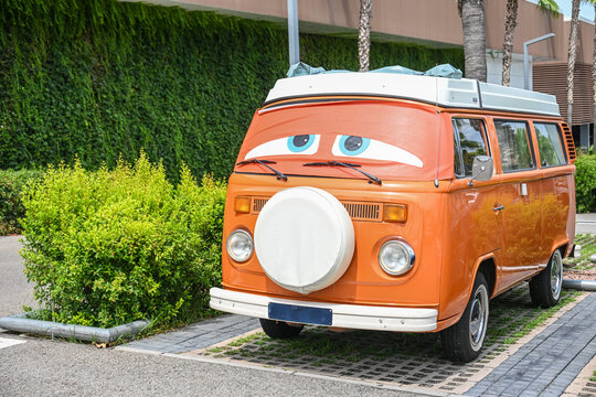 Auto voiture camionnette Van Volkswagen ancien cars Disney