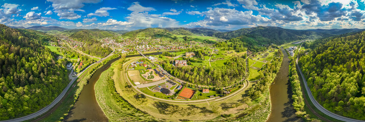 Lot nad Muszyną wiosną. © rogozinski