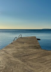 Obraz premium Ponton vers la mer