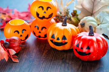 ハロウィンのかぼちゃと落ち葉