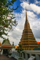 Fototapeta premium Wat Pho, the oldest and largest temple in Bangkok, Thailand, was built in the 16th century and is a popular tourist attraction in Bangkok.