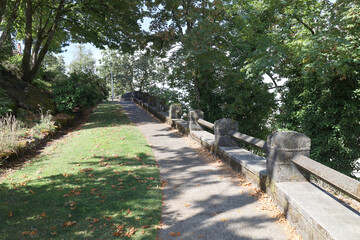 Oregon City Trail Along the Bluff