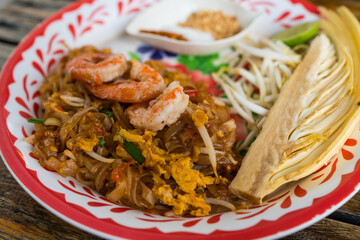Pad Thai stir fried with shrimp, egg, tofu and bean sprouts served with banana blossom