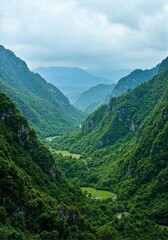 Naklejka premium Verdant mountain valley landscape