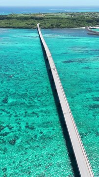 沖縄・宮古島の絶景 来間大橋 縦ドローン映像
Kurima Bridge in Okinawa &ndash; Vertical Drone