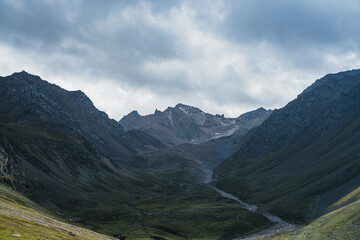 Obraz premium mountain landscape with blue sky and clouds