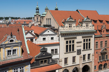 Fototapeta premium Edificios antiguos cerca de la Plaza de la Ciudad Vieja en Praga, República Checa