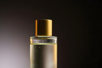 Naklejka premium Minimalist Perfume Plastic Bottle Mockup Gradient Background