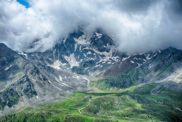 Fototapeta premium Beautiful landscape of Schnalstal valley in the Italian Alps