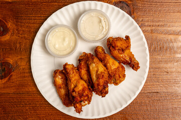 chicken wings with dipping sauce