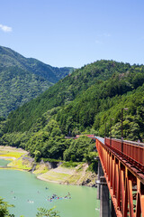 夏の奥大井湖上駅