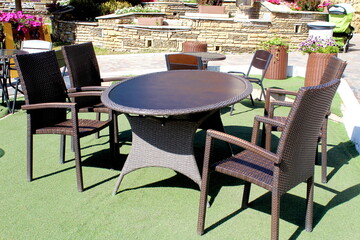 There are empty tables in the summer cafe.	