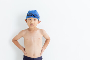 水着を着た笑顔の男の子