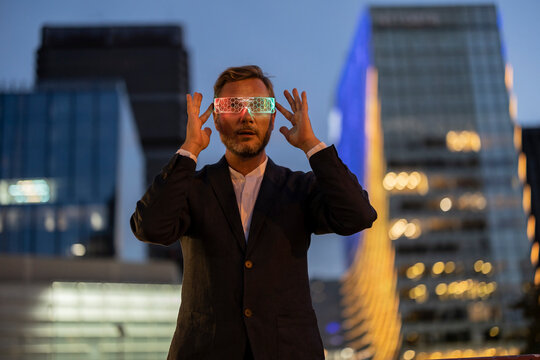 Businessman wearing smart glasses in city