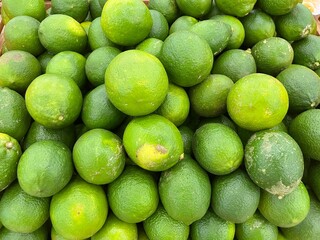 fresh oranges on market stall