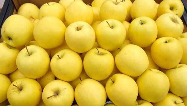 A close-up of many yellow apples (1)