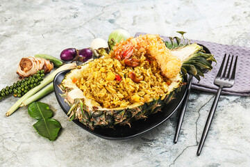 Pineapple fried rice with prawn
