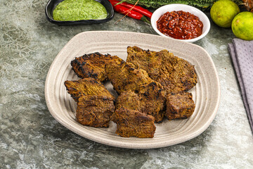 Grilled beef barbecue with spises