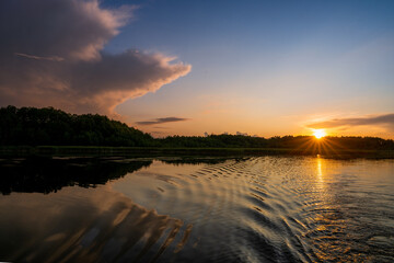 Mazury. Wieczór na jeziorze Kisajno © grzegorz
