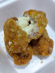 Cheese prawns or cheese prawns. The food menu at the Mie Gacoan restaurant has a crunchy texture and delicious taste.
