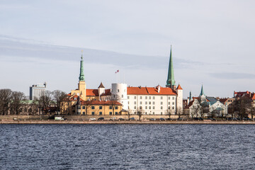 Naklejka premium Scenic View of Riga Castle and Old Town Skyline