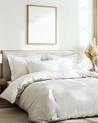 Naklejka premium Cozy white bedding in a serene bedroom setting.