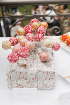 cake pops on a wedding