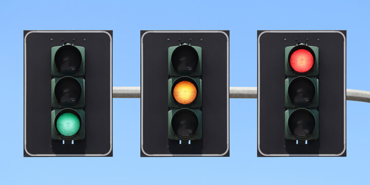 Traffic light sequence: green, yellow and red light with the sky as background.