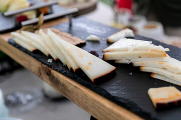 alimento, comida, cena, salubre, almuerzo, vegetariana, queso, blanco, delicioso, cocina, fresco, salado, queso roquefort, roquefort, bandeja, queso blanco, queso mantecoso, bandeja, lonjas, lonja