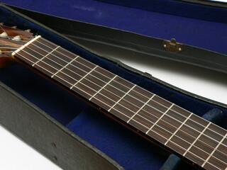 ギターケースに入っているギターのネック部分