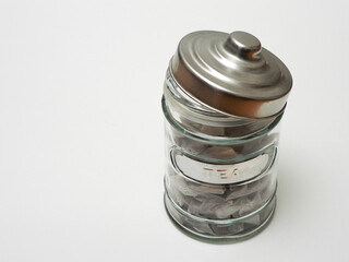 ティーバックが入ってるガラス製キャニスター