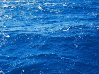 What the sailor sees in the Mediterranean: frequent waves rocking his sailboat!
