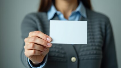 Naklejka premium Blank business card being held out.