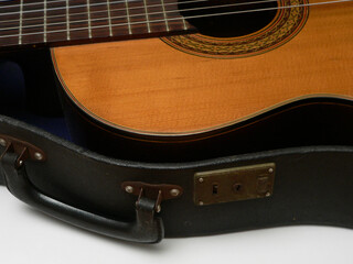 ギターとギターケース