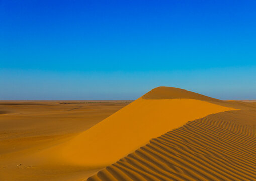 Sand dunes in the Rub' al Khali empty quarter desert, Najran province, Khubash, Saudi Arabia
