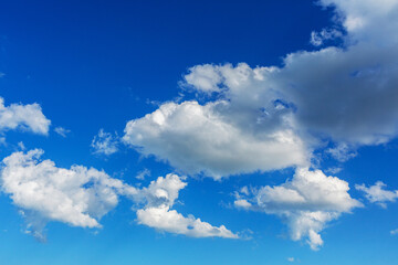 Obraz premium White serene clouds hung over us giving a feeling of calm and solitude