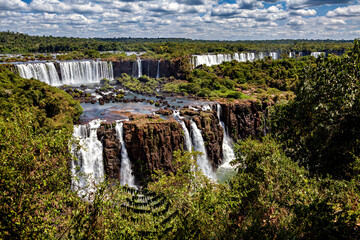 Obraz premium The Iguazu Waterfalls between Argentina and Brazil