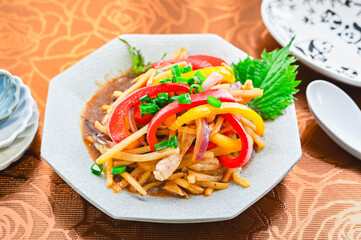 カラフルなチンジャオロース風