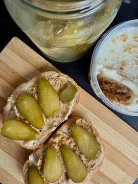 sandwich with lard and piekłeś cucumber - home-made food