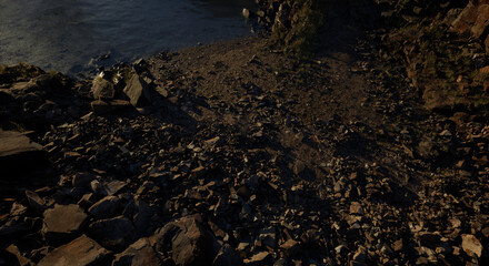 崖の風景　水辺の沈黙